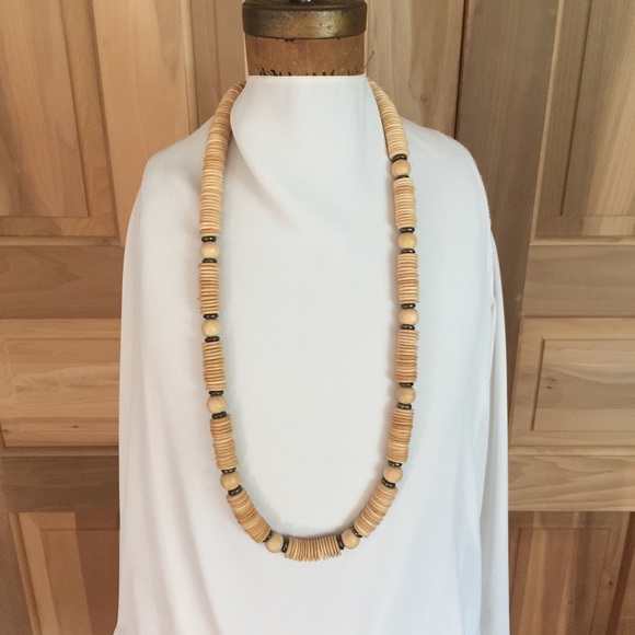 Beautiful Vintage Beaded Necklace - Picture 5 of 13